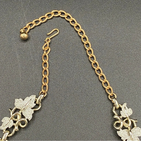 Vintage 1958 Sarah Coventry Plain and Fancy Silver Tone Leaf Vine Necklace - Picture 5 of 8